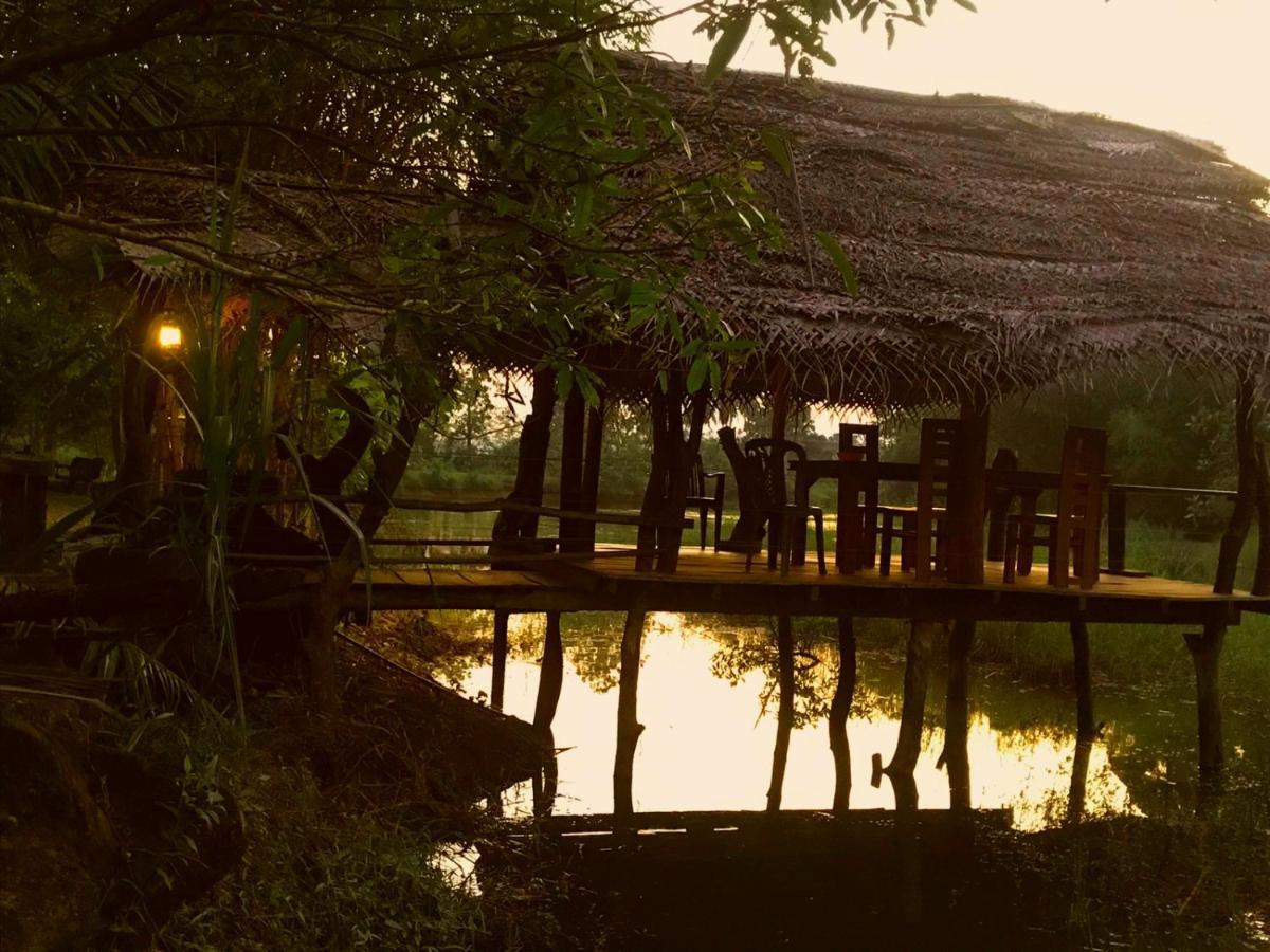 Aliya Riverside & Safari Resort Udawalawe Exteriör bild